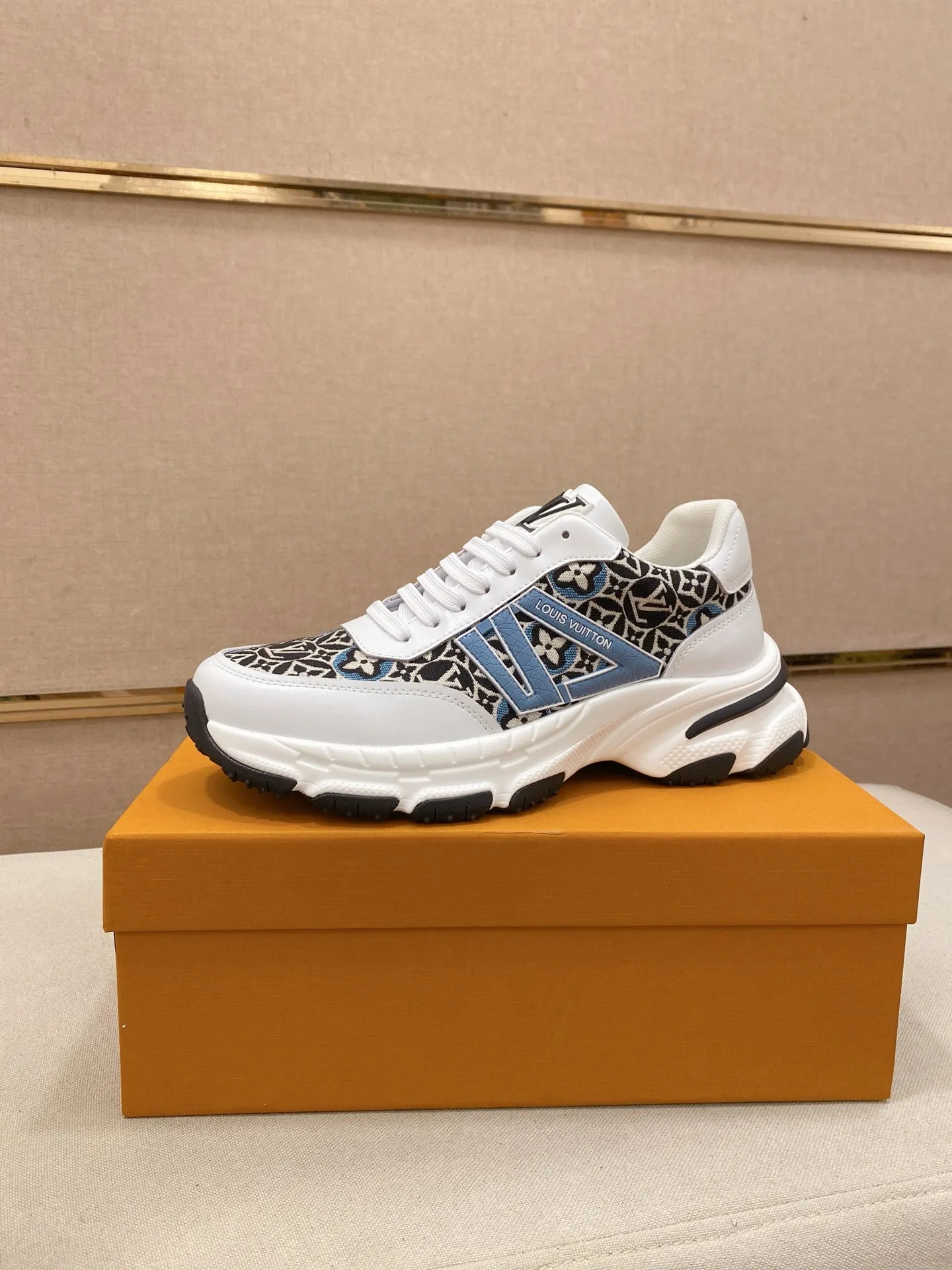 Men's shoes 442💰louis vuitton (Louis Vuitton/lv)🔍🔍The new counters are on sale at the same time. The uppers are imported from Italy. ⃣️Re-engraved🇮🇹💪💪, ⚠Sole: The original sole is specially provided by the original factory, the exclusive movable molded sole is super comfortable, ⚠Original and single goods 🔍high quality, you can enter and leave the counter at will, welcome to compare⚠. Code number: 38-44 (45/customized, non-refundable)